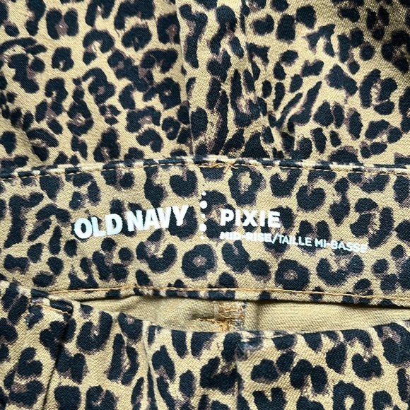 Old Navy Pixie Mid-Rise Animal Print Tapered Leg, Size 2 EXCELLENT CONDI… - Picture 3 of 4